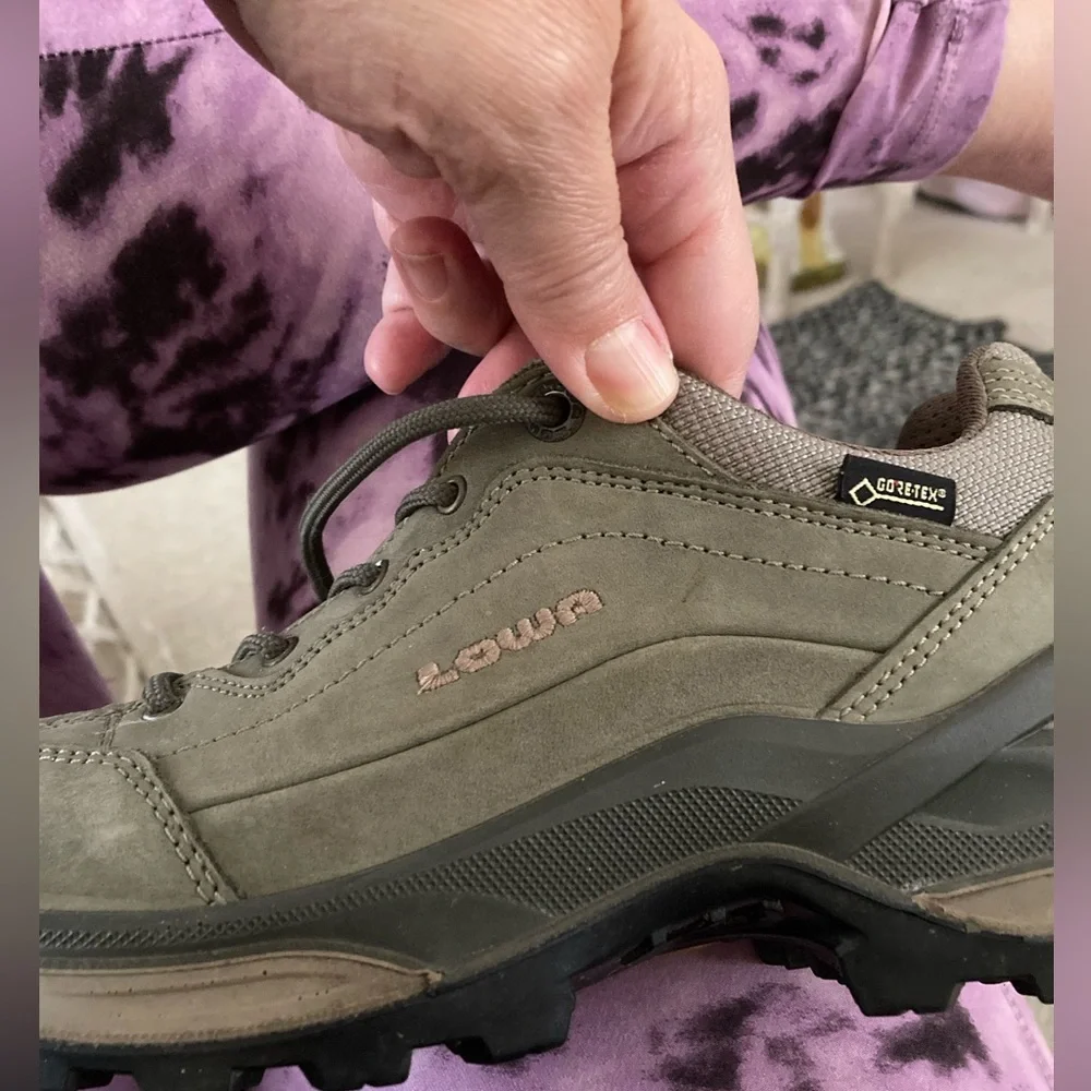 Lowa Athletic HIKING Shoes - Picture 4 of 9